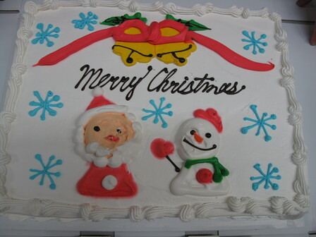 四角い大きなクリスマスケーキ